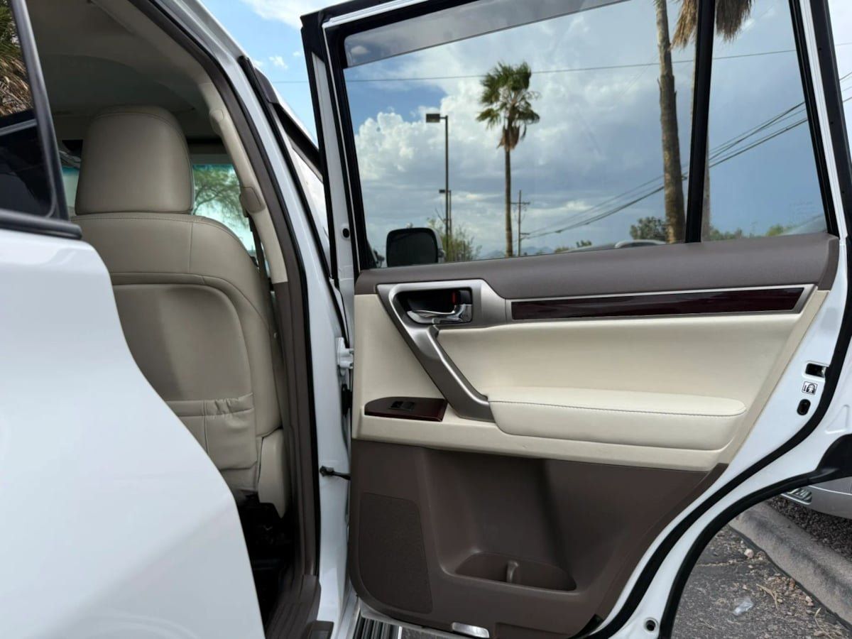 Used 2014 Lexus GX 460 w/ Premium Package AWD/4WD image 34