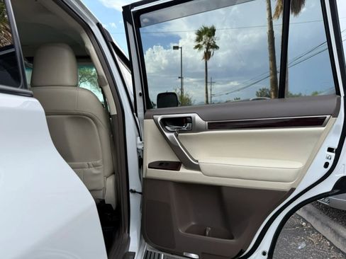 Used 2014 Lexus GX 460 w/ Premium Package AWD/4WD image 34