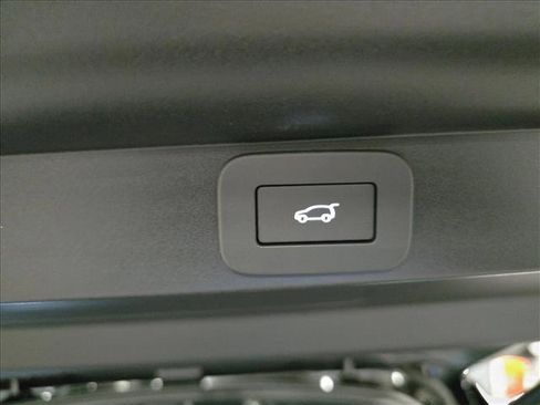 New 2025 Land Rover Range Rover SE image 13