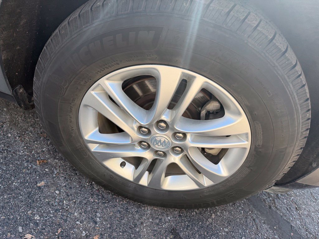 Used 2018 Buick Enclave Essence AWD/4WD image 13