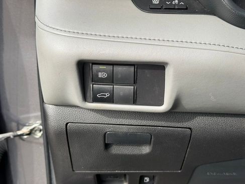 Used 2022 Toyota Highlander XLE AWD/4WD image 18