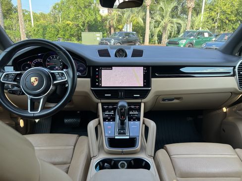 Used 2022 Porsche Cayenne AWD/4WD image 29