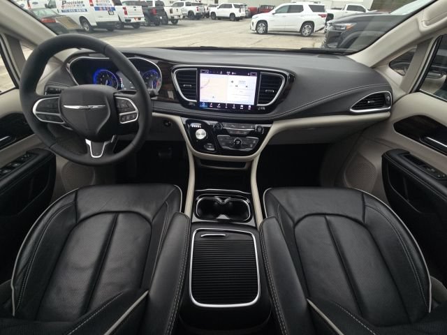 Used 2024 Chrysler Pacifica Limited FWD image 29