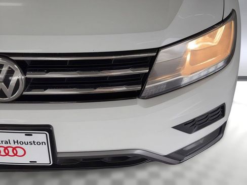 Used 2018 Volkswagen Tiguan SEL FWD image 11