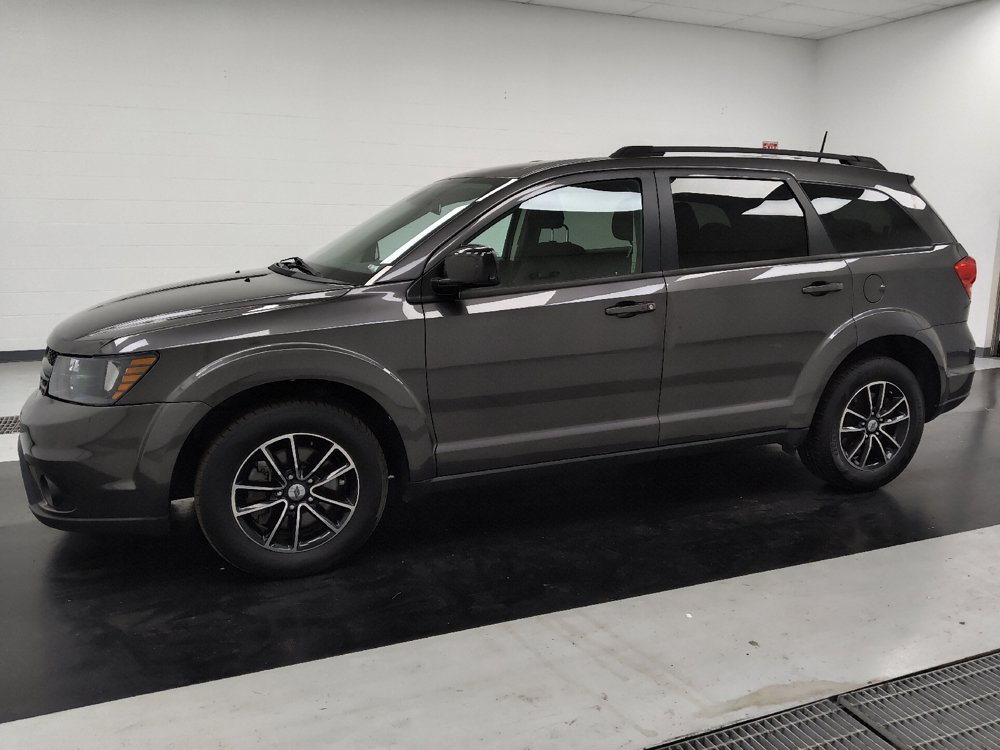 Used 2018 Dodge Journey SXT w/ Blacktop Package FWD image 2