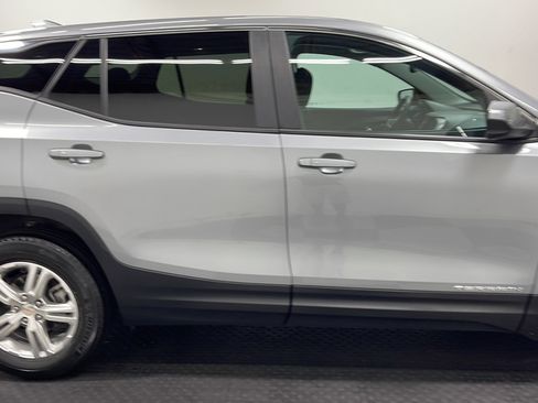 Used 2024 GMC Terrain SLE FWD image 20