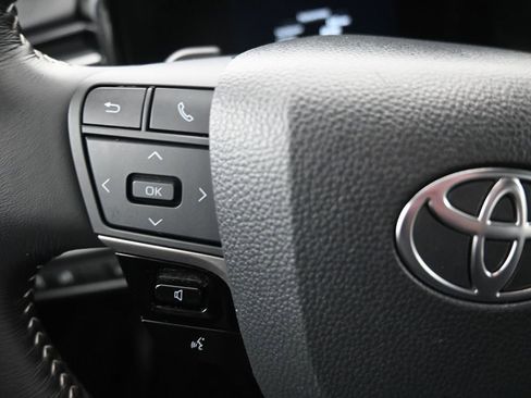 Used 2025 Toyota Camry SE image 19