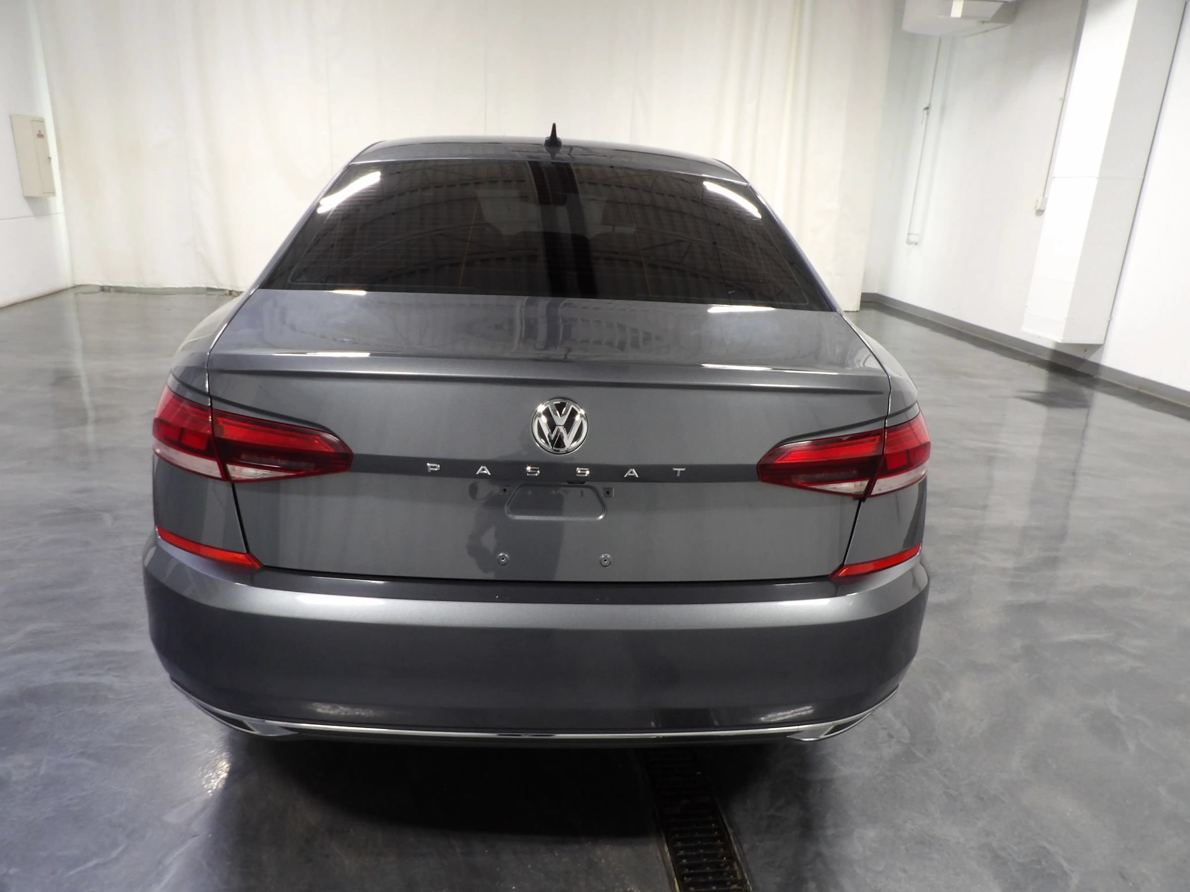 Used 2022 Volkswagen Passat 2.0T FWD image 5