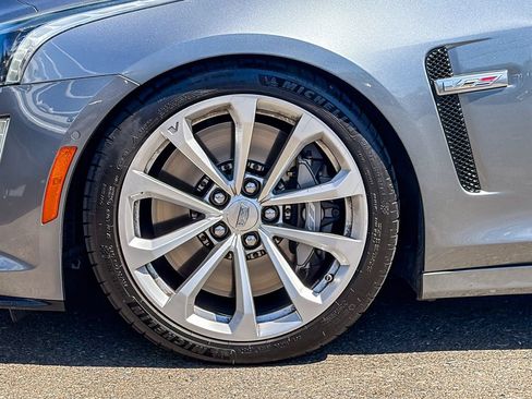 Used 2019 Cadillac CTS V w/ Luxury Package RWD image 4