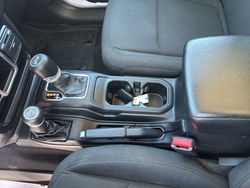 Used 2021 Jeep Wrangler Sport AWD/4WD image 18