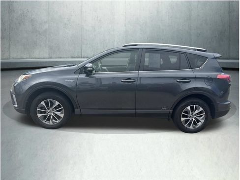 Used 2016 Toyota RAV4 XLE AWD/4WD image 2
