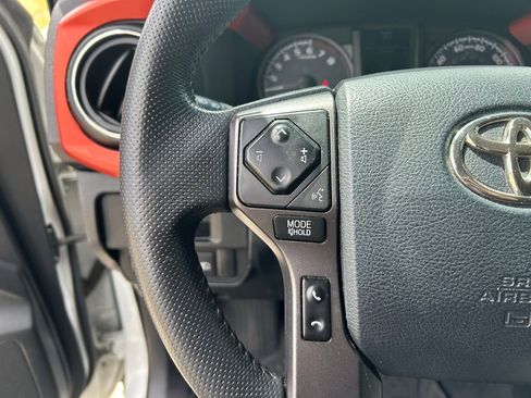 Used 2018 Toyota Tacoma TRD Off-Road AWD/4WD image 14