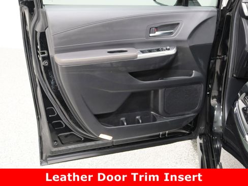Used 2024 Toyota Sienna XLE Woodland Edition image 12