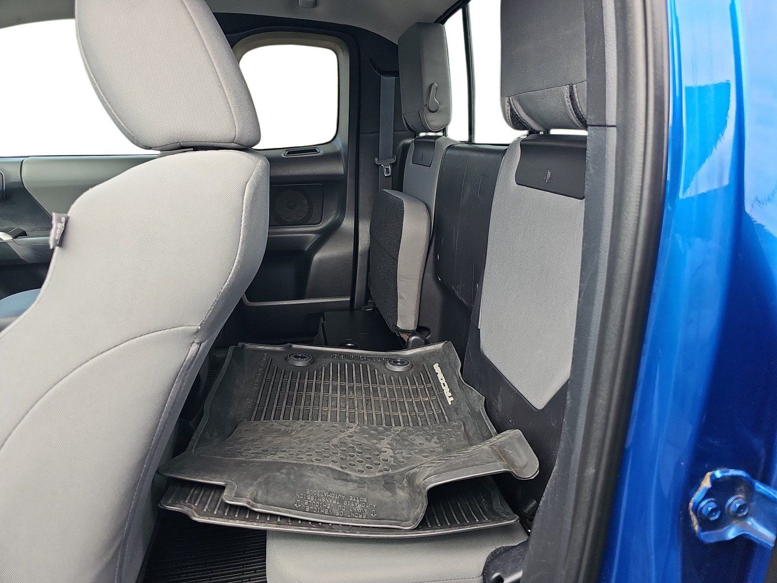 Used 2018 Toyota Tacoma SR5 AWD/4WD image 11