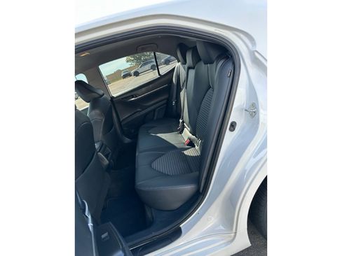 Used 2023 Toyota Camry SE image 9