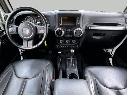 Used 2017 Jeep Wrangler Unlimited Sahara w/ Connectivity Group AWD/4WD image 14