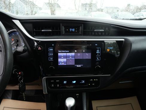 Used 2018 Toyota Corolla LE w/ Carpet Mat Package (TMS) image 12