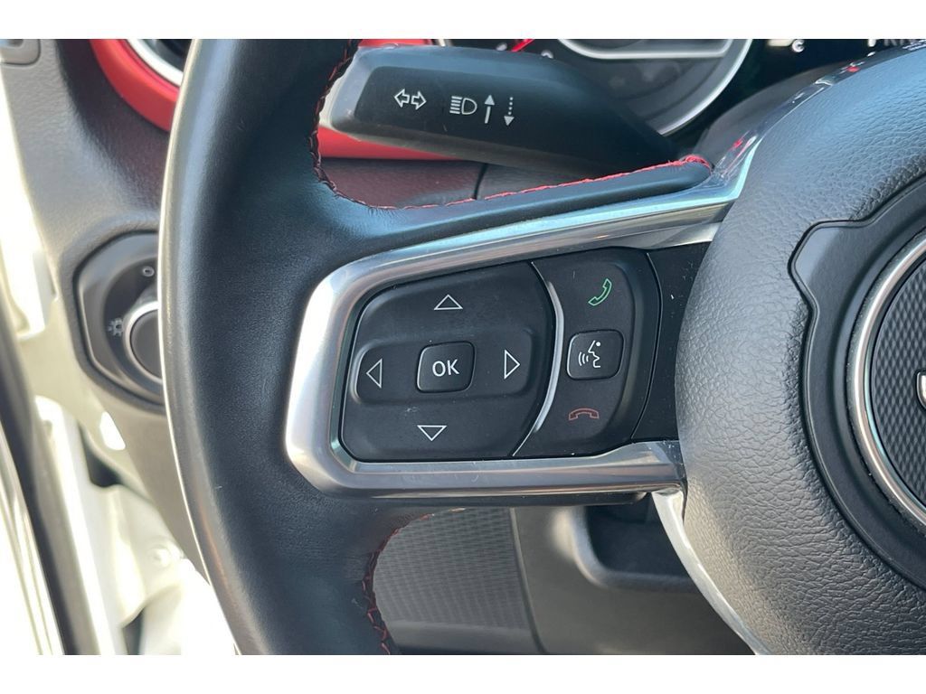 Used 2022 Jeep Wrangler Unlimited Rubicon AWD/4WD image 36