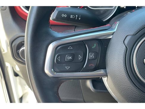 Used 2022 Jeep Wrangler Unlimited Rubicon AWD/4WD image 36