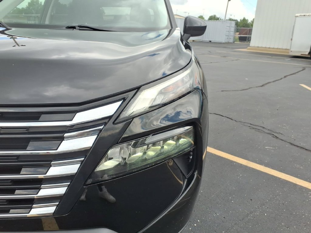 Used 2024 Nissan Rogue SV FWD image 29