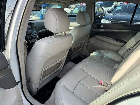 Used 2013 INFINITI G37 x w/ Premium Pkg image 18