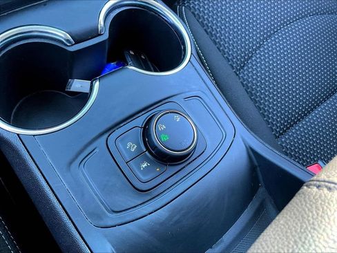 Used 2024 GMC Terrain SLE image 32