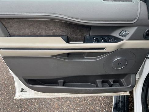 Used 2018 Ford Expedition Limited w/ Equipment Group 301A AWD/4WD image 9