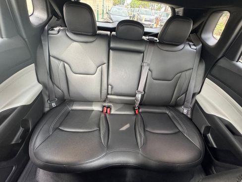 Used 2025 Jeep Compass Limited image 39