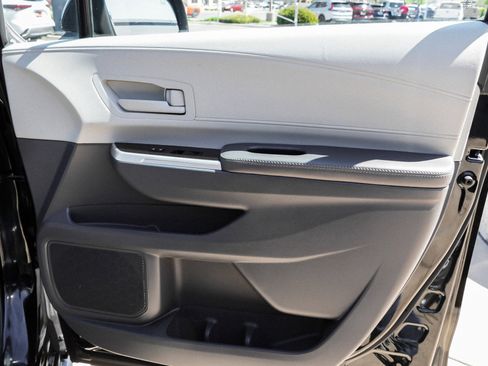 Used 2023 Toyota Sienna LE AWD/4WD image 27