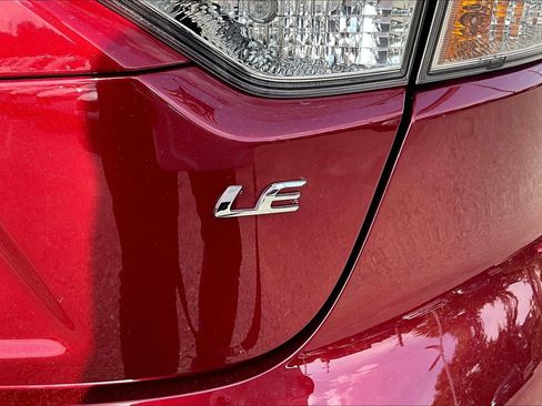 Used 2022 Toyota Corolla LE FWD image 31