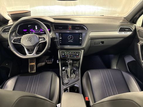 Used 2022 Volkswagen Tiguan SE R-Line AWD/4WD image 4