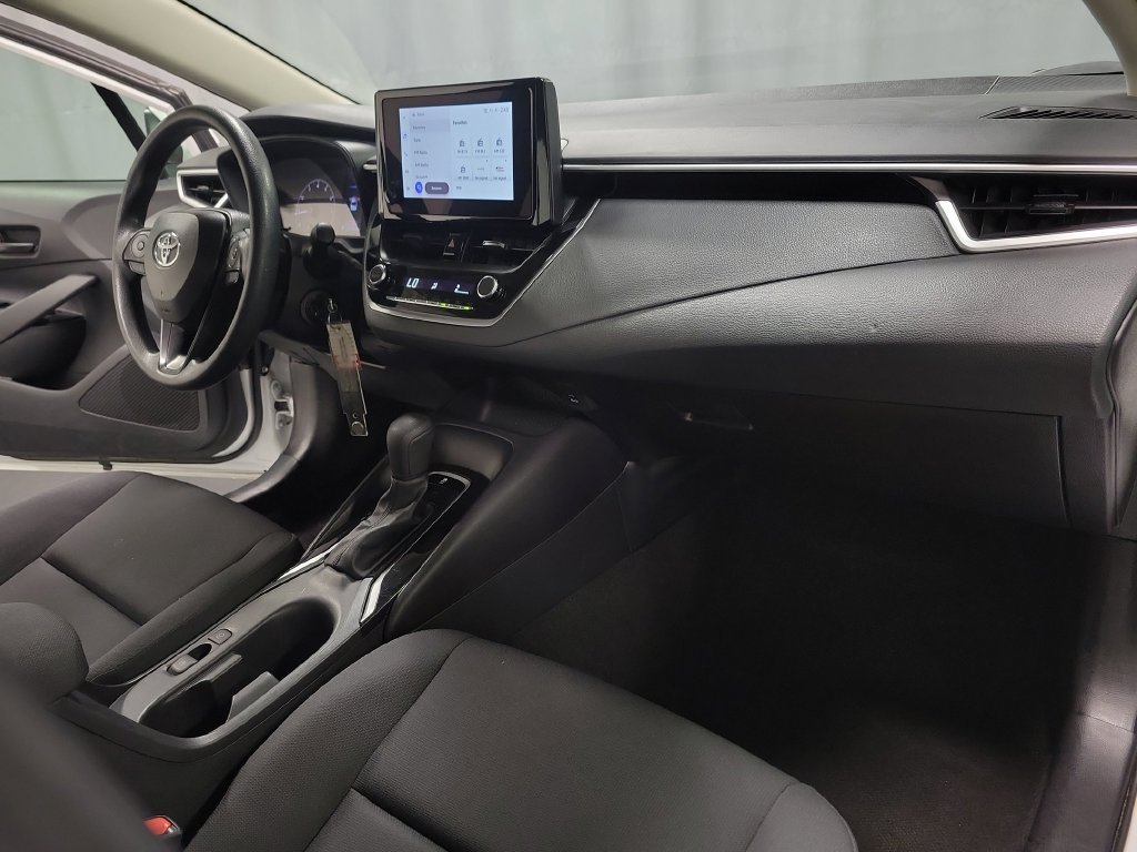 Used 2025 Toyota Corolla LE FWD image 32