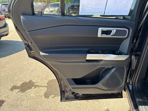 Used 2023 Ford Explorer XLT w/ Equipment Group 202A AWD/4WD image 18