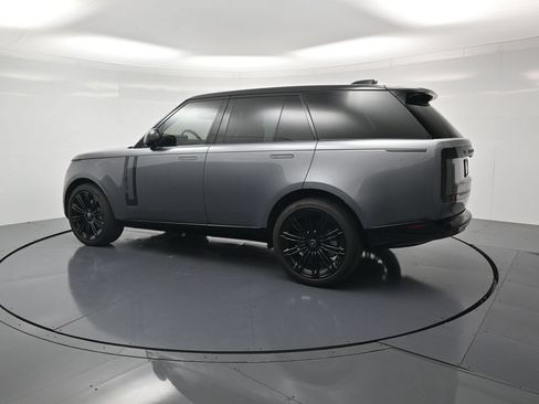 Used 2025 Land Rover Range Rover SE AWD/4WD image 3