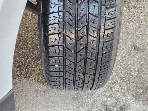 Used 2018 Chevrolet Equinox LT image 18