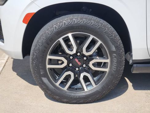 Used 2024 GMC Yukon XL AT4 AWD/4WD image 10