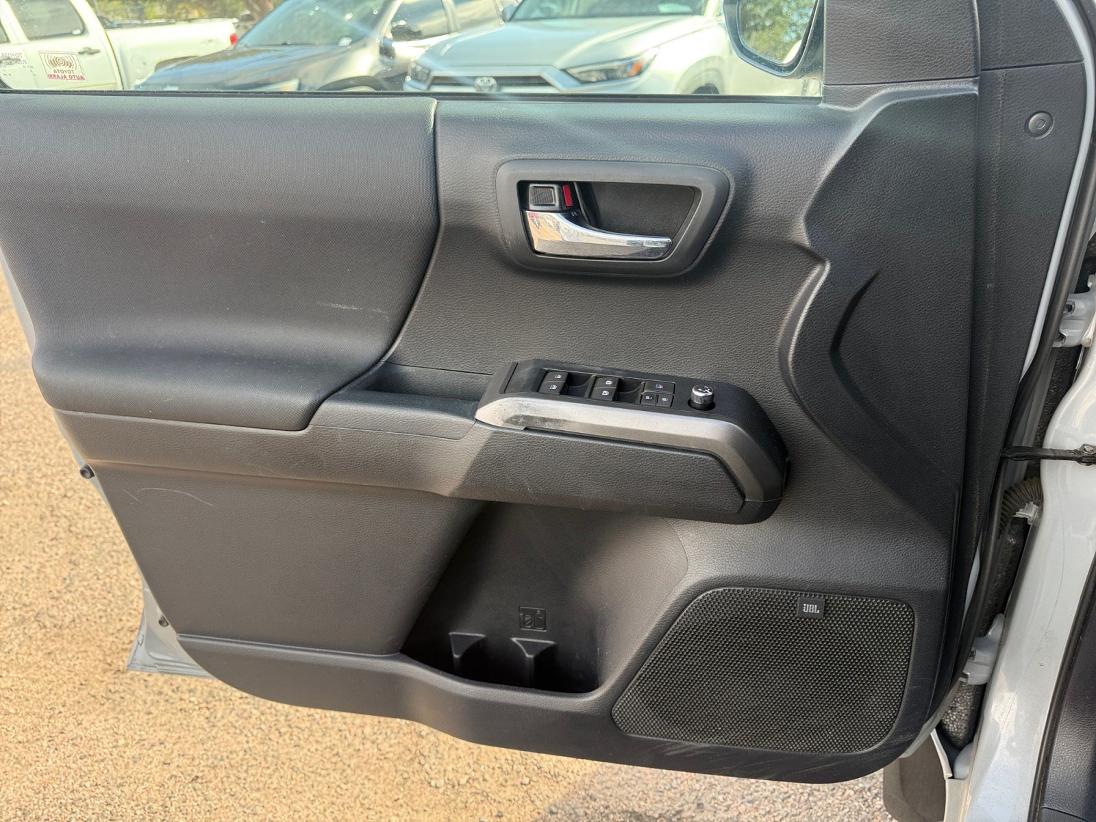 Used 2018 Toyota Tacoma TRD Sport AWD/4WD image 13
