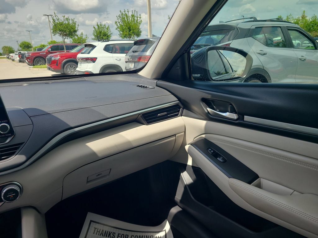 Used 2019 Nissan Altima 2.5 SV FWD image 19