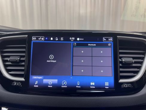 Used 2024 Chrysler Pacifica Touring-L FWD image 22