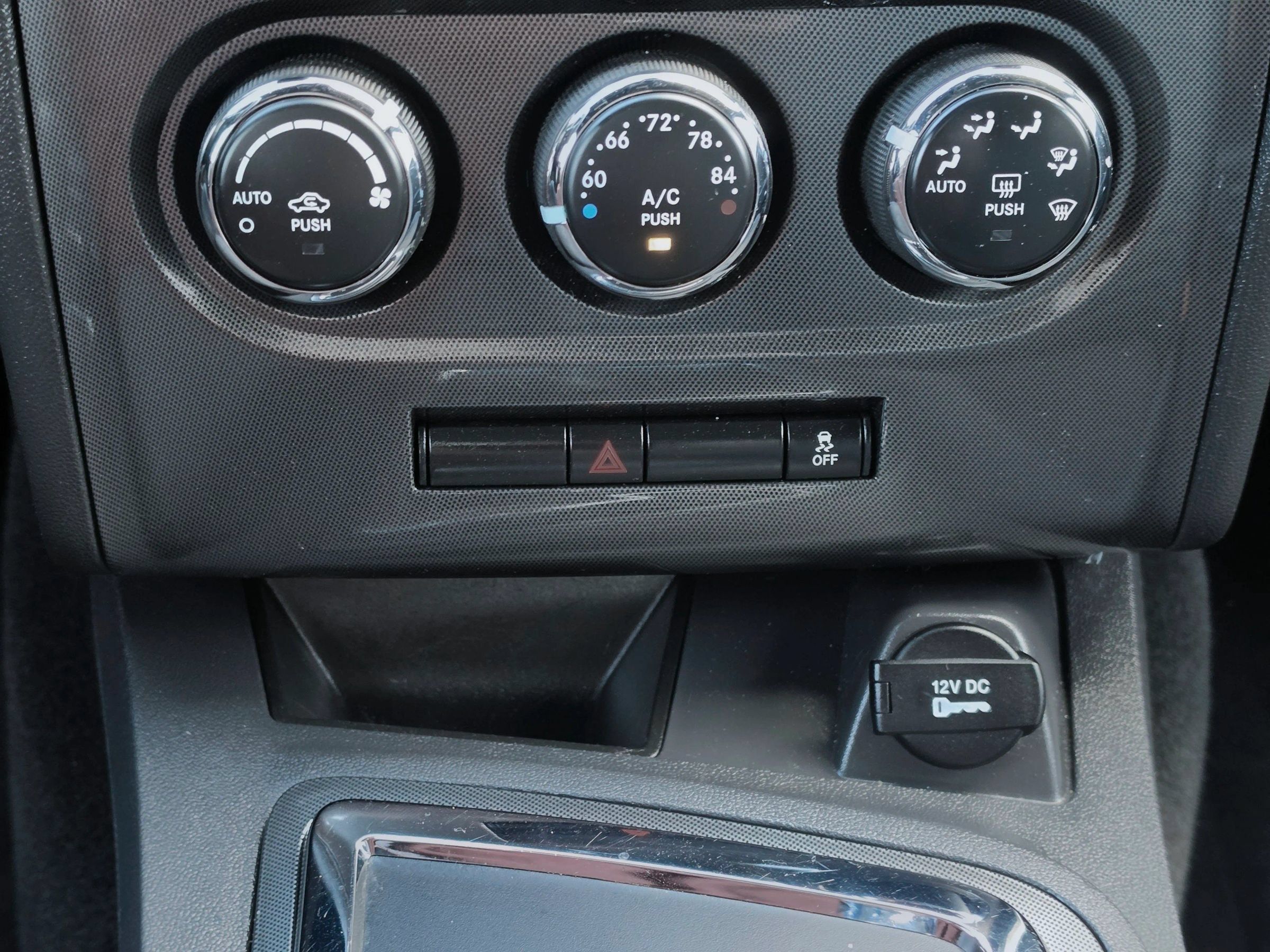 Used 2014 Dodge Challenger SXT RWD image 12