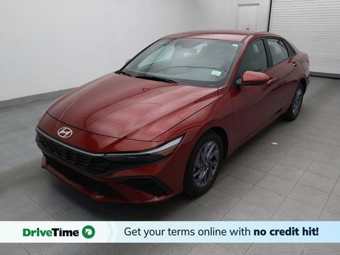 Used 2024 Hyundai Elantra SEL image 1