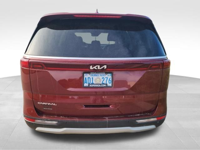 Used 2024 Kia Carnival EX FWD image 4