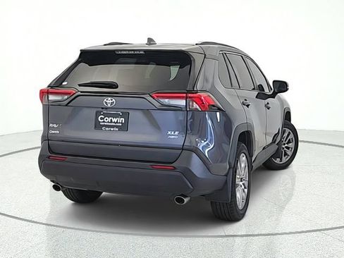 Used 2022 Toyota RAV4 XLE Premium AWD/4WD image 5