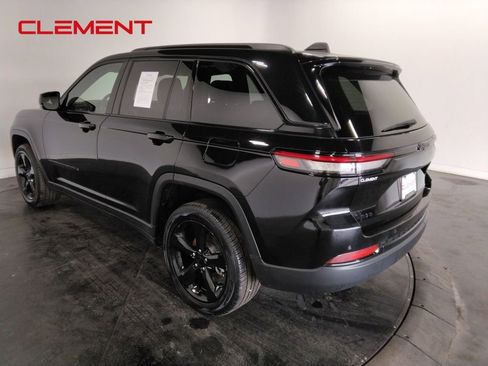 Used 2023 Jeep Grand Cherokee Altitude image 8