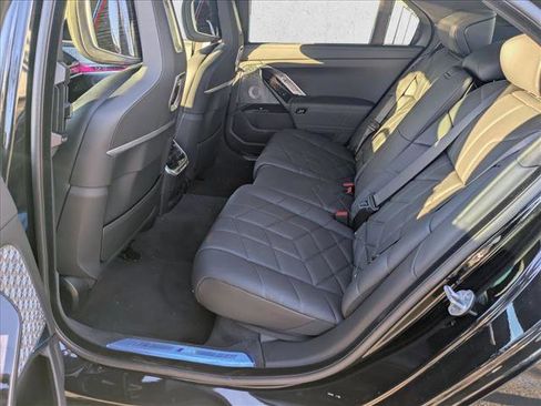 Used 2025 BMW i7 xDrive60 image 20