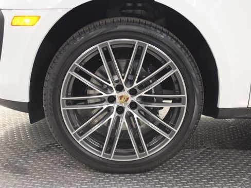New 2026 Porsche Macan AWD/4WD image 15