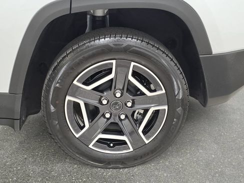 Used 2026 Jeep Cherokee Limited AWD/4WD image 32