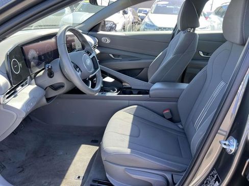 Certified 2025 Hyundai Elantra SEL FWD image 15