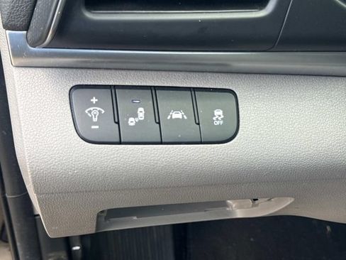Used 2020 Hyundai Elantra Limited FWD image 26