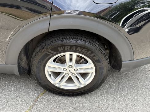 Used 2023 Ford Explorer XLT AWD/4WD image 11